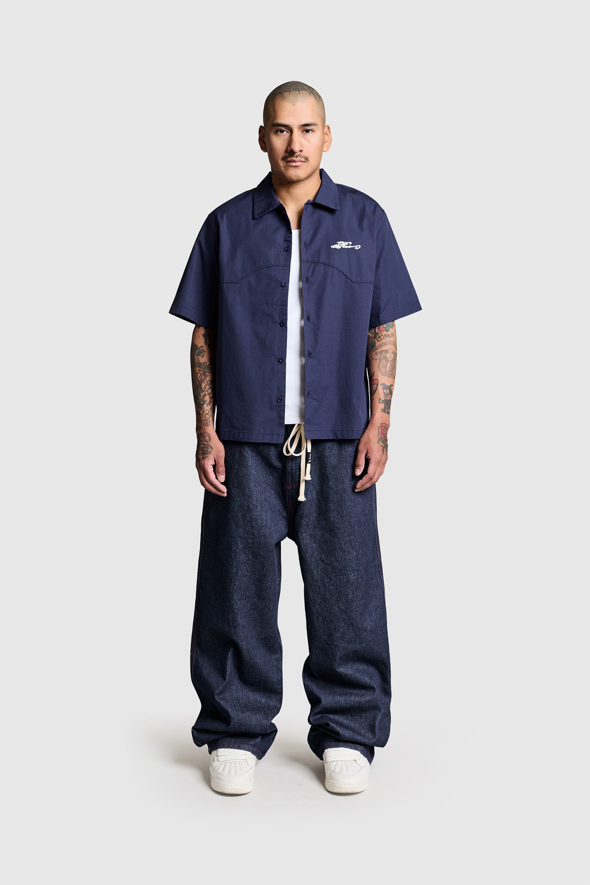 Kontrastierender Raw Denim